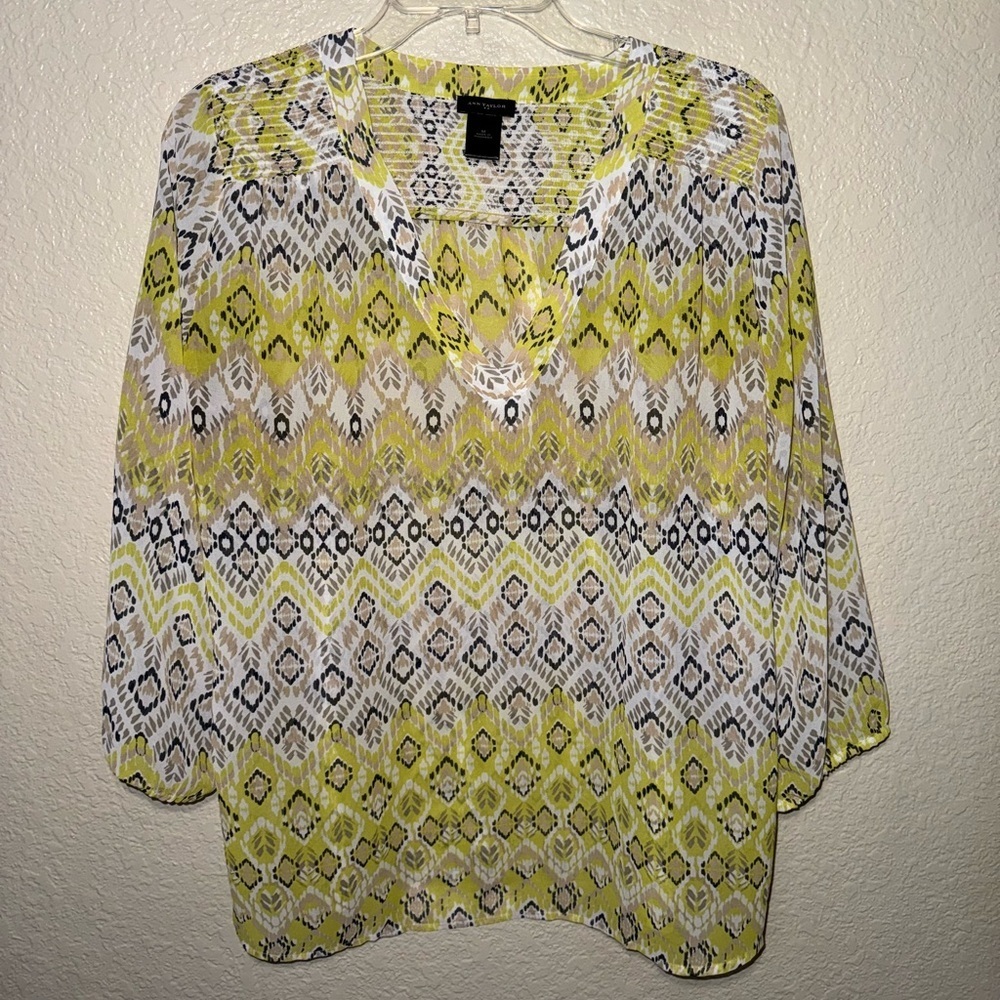 Ann Taylor V-Neck Semi-Sheer Blouse Women’s M Diamond Pattern 3/4 Sleeve Office